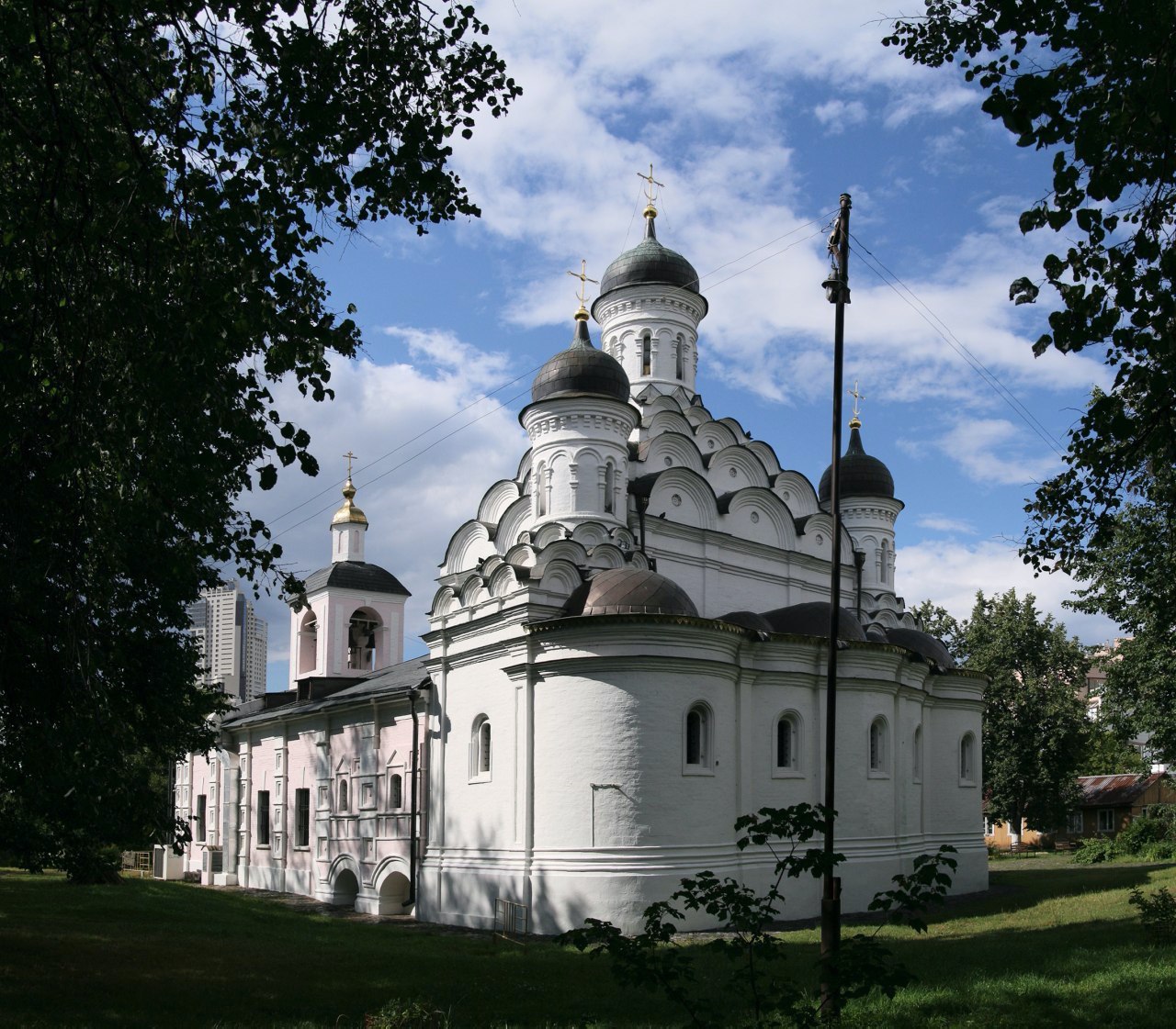 Церковь на набережной