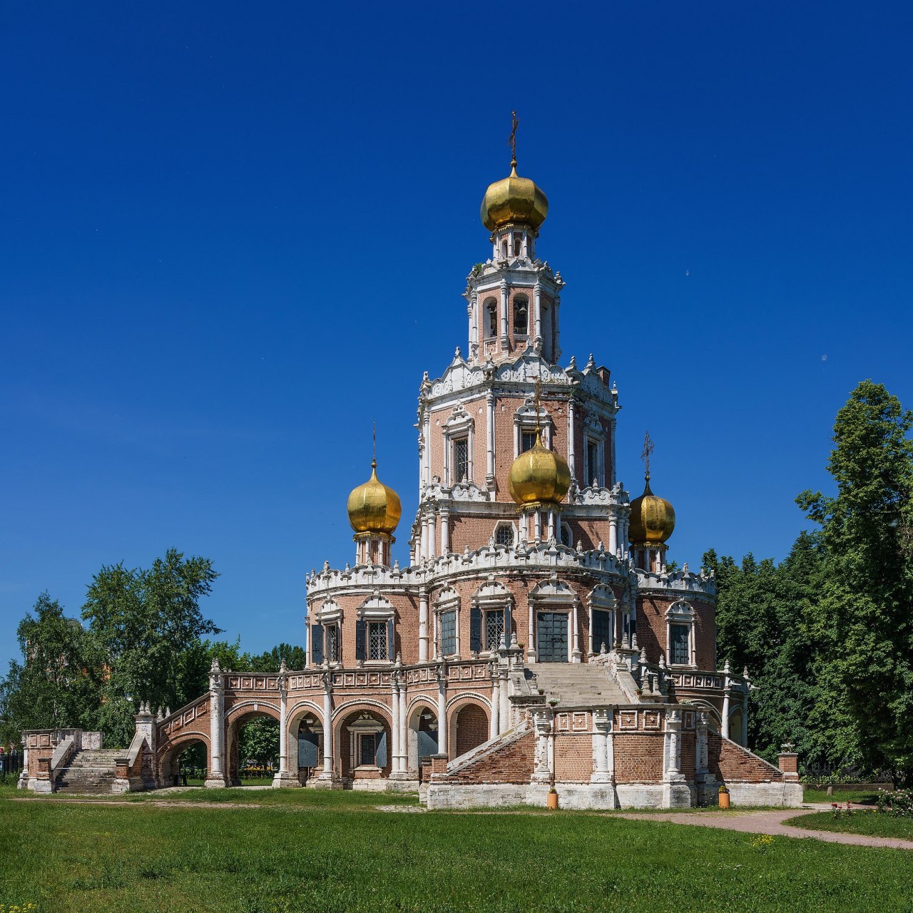 Церковь покрова в филях 17 век фото