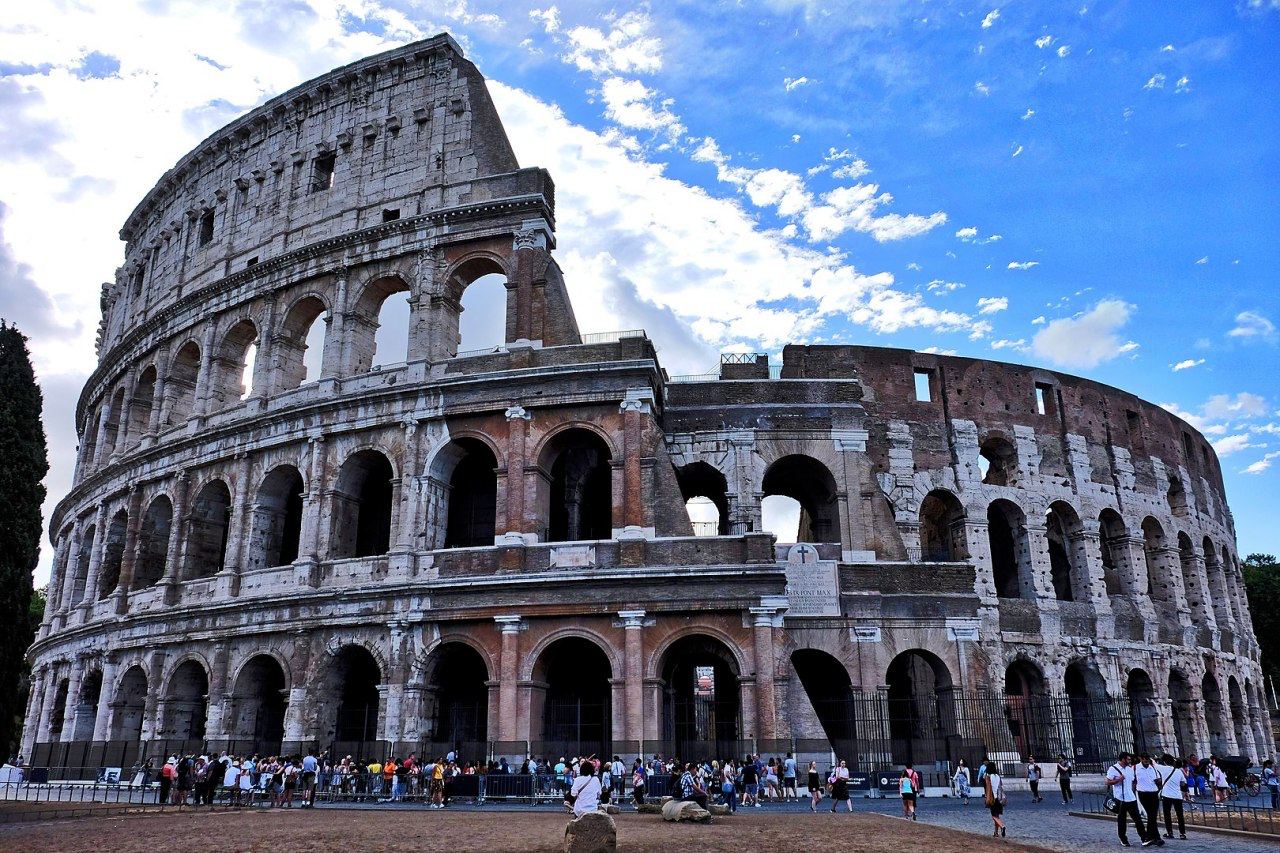 Огромный амфитеатр в Риме, Колизей