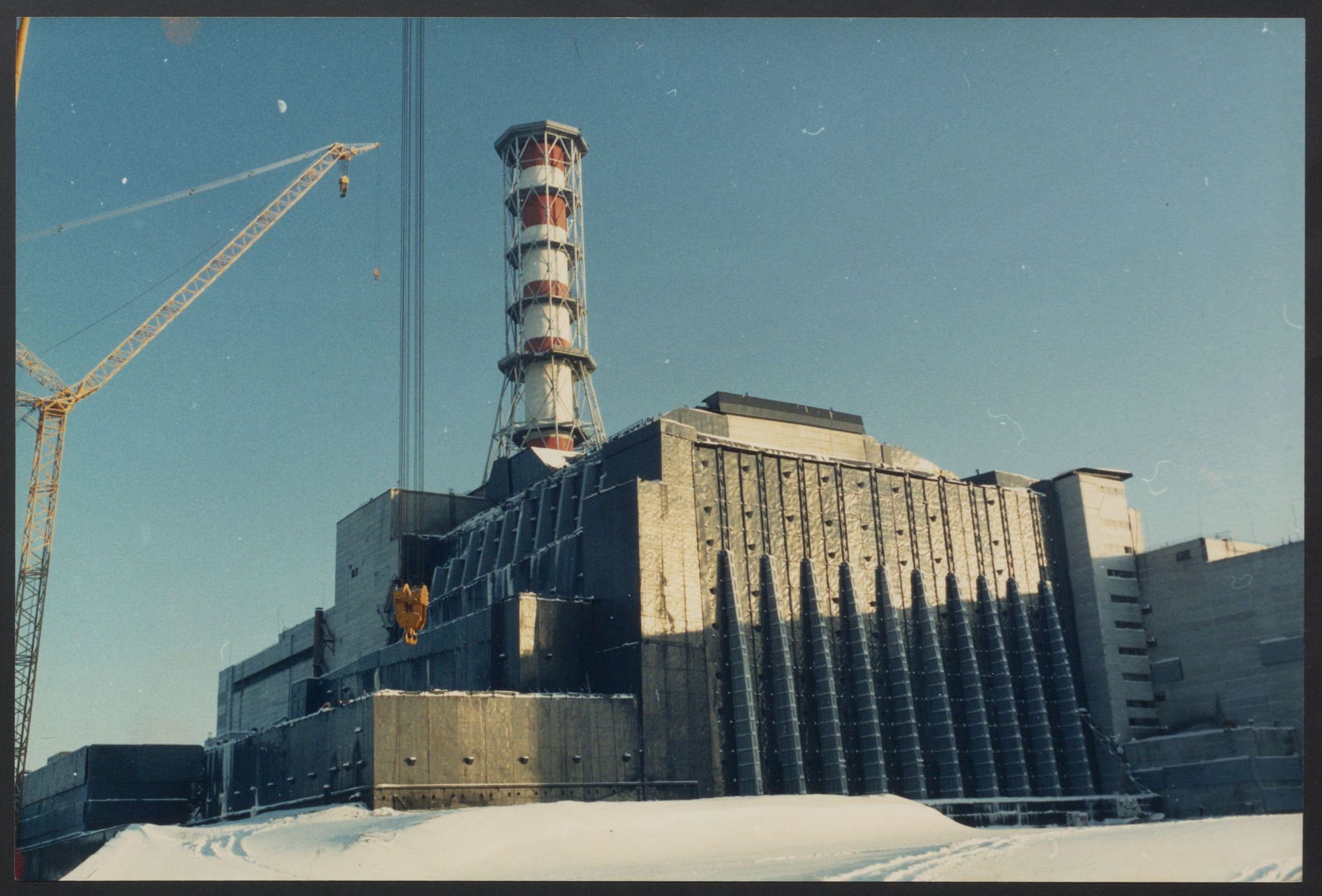 4 блок. Чернобыль АЭС саркофаг 1987. Саркофаг ЧАЭС 1986. ЧАЭС 2000 год. Саркофаг 1986 года ЧАЭС.